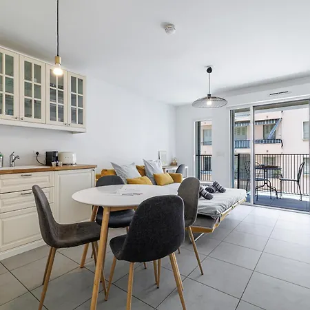 2 Pièces Lumineux Quartier Du Port Appartamento