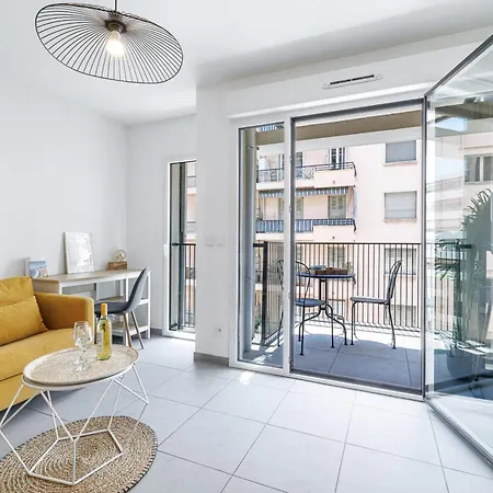 2 Pièces Lumineux Quartier Du Port Appartamento