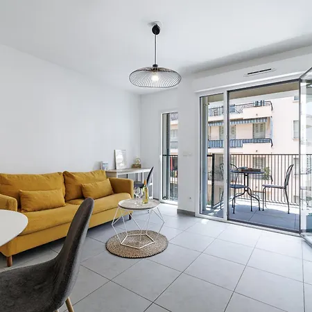 2 Pièces Lumineux Quartier Du Port Appartamento *