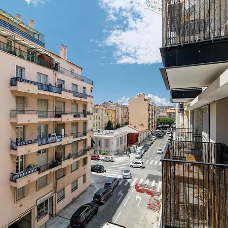 2 Pieces Lumineux Quartier Du Port Apartmán *